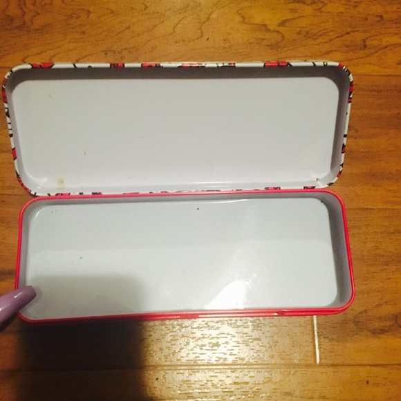 COPY - 🔐Hello Kitty tin box🔐 - Picture 2 of 5